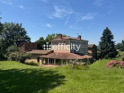 Maison - 220 m² - 10 pièces