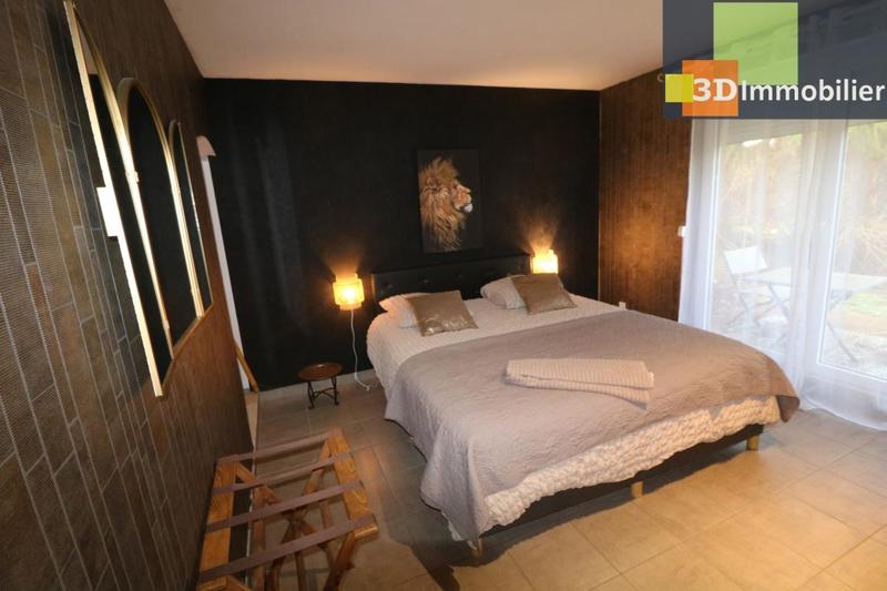 Services - 250 m² - 8 pièces