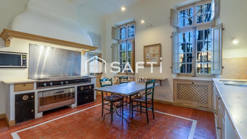 Maison - 500 m² - 10 pièces