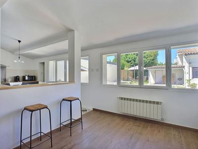 Maison - 240 m² - 10 pièces