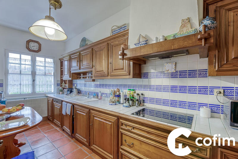 Maison traditionnelle - 300 m² - 6 pièces