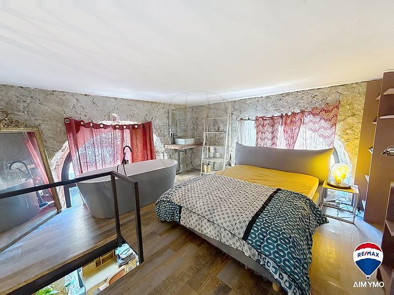 Loft - 72 m² - 3 pièces