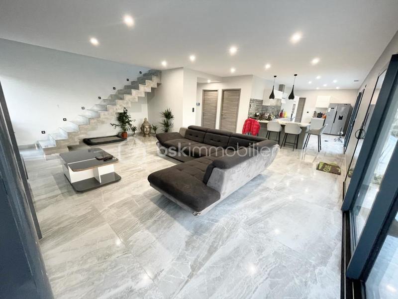 Maison - 170 m² - 5 pièces