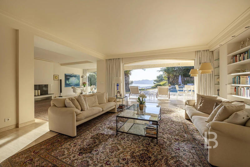 Maison - 230 m² - 5 pièces