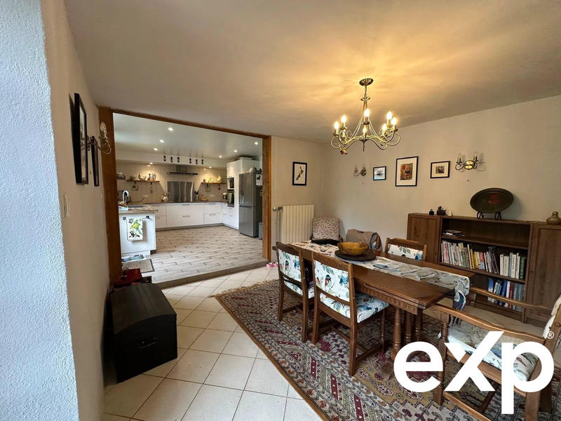 Maison - 239 m² - 8 pièces