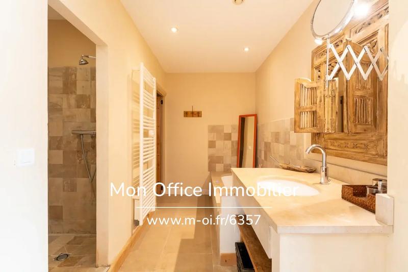 Propriété - 720 m² - 20 pièces