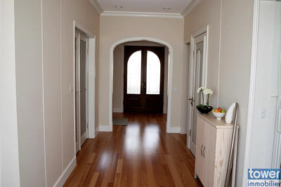 Maison - 240 m² - 7 pièces