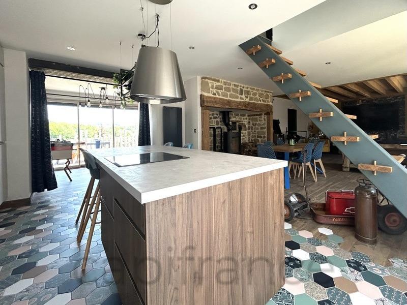 Propriété - 220 m² - 10 pièces