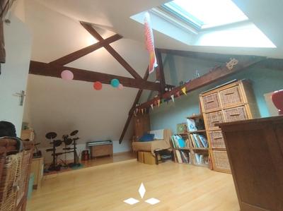 Maison traditionnelle - 82 m² - 4 pièces