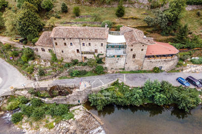 Propriété - 460 m² - 10 pièces