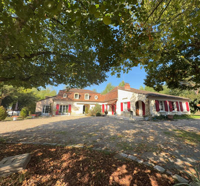 Maison - 348 m² - 13 pièces