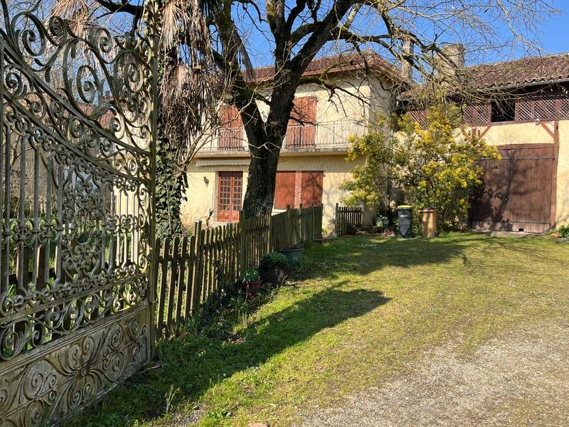 Maison - 216 m² - 8 pièces