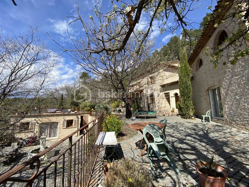 Demeure - 272 m² - 10 pièces