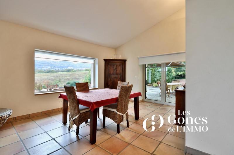 Maison - 220 m² - 7 pièces