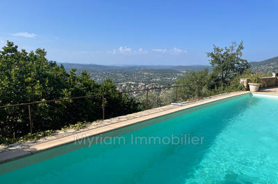 Maison - 220 m² - 5 pièces