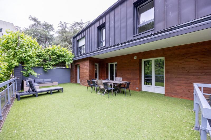 Maison - 261 m² - 12 pièces