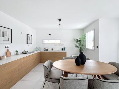 Maison - 92 m² - 4 pièces