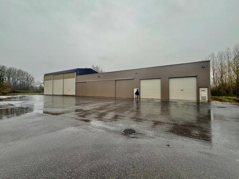 Local d'activités - 940 m²