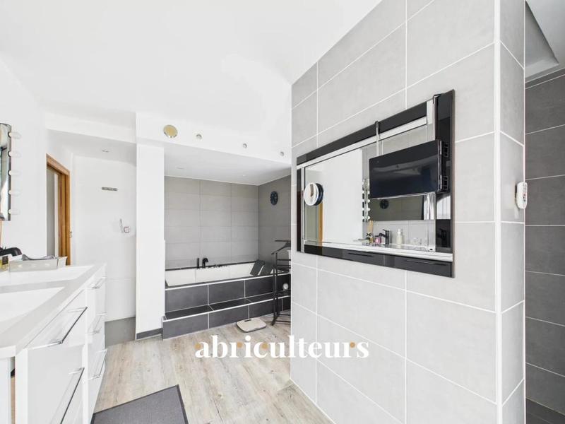 Appartement ancien - 162 m² - 6 pièces