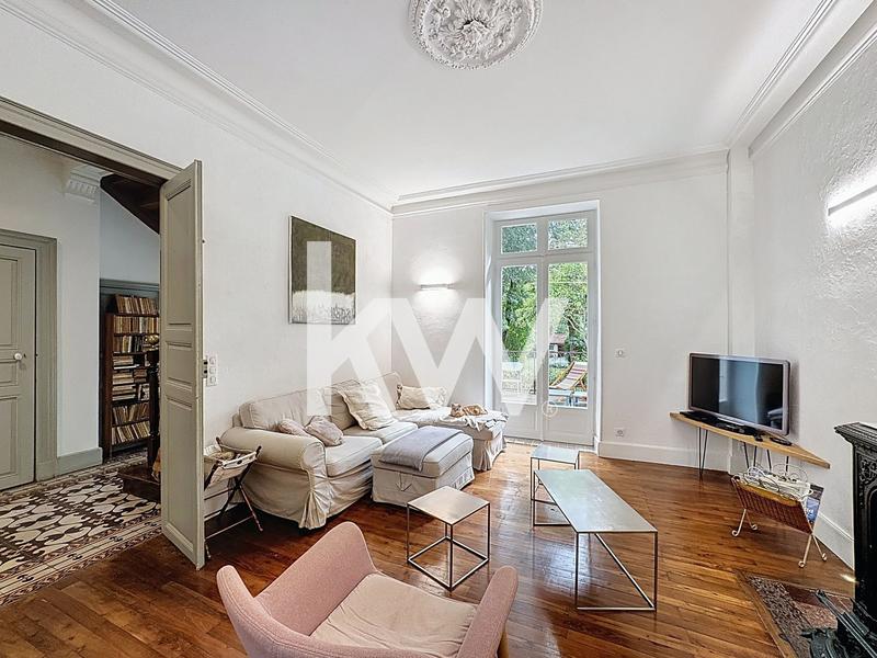 Maison - 205 m² - 7 pièces