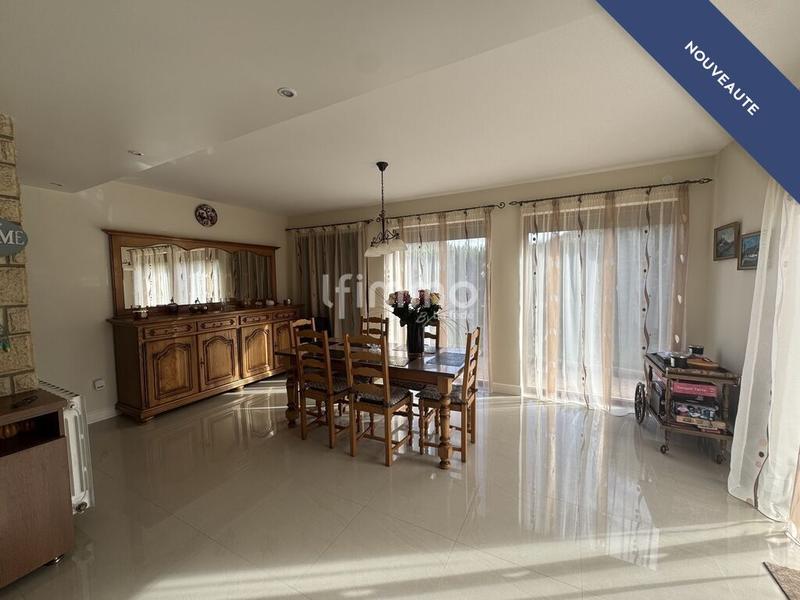 Demeure - 244 m² - 7 pièces