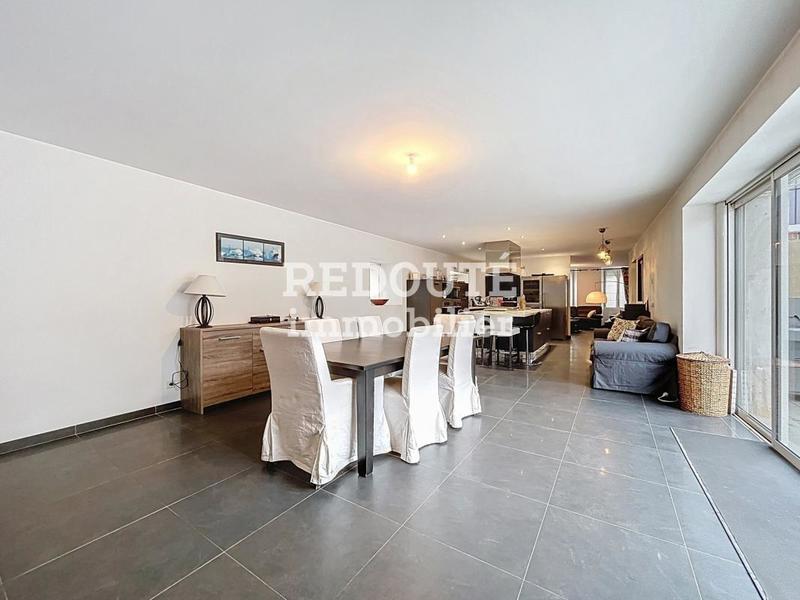 Maison - 236 m² - 8 pièces