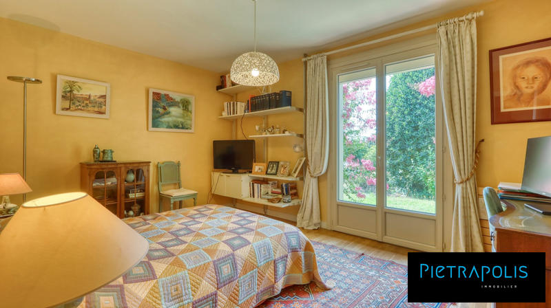 Maison - 201 m² - 6 pièces