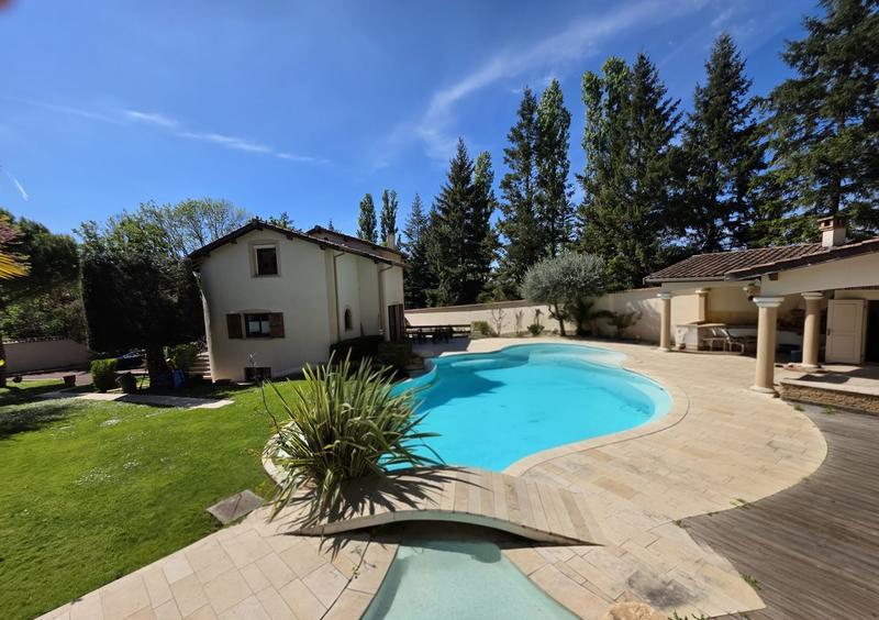 Maison contemporaine - 295 m² - 7 pièces