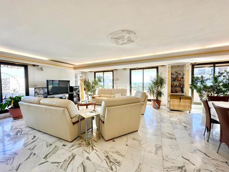 Appartement - 210 m² - 5 pièces