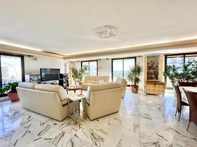 Appartement - 210 m² - 5 pièces
