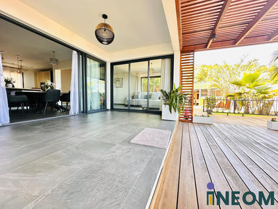 Villa - 250 m² - 8 pièces