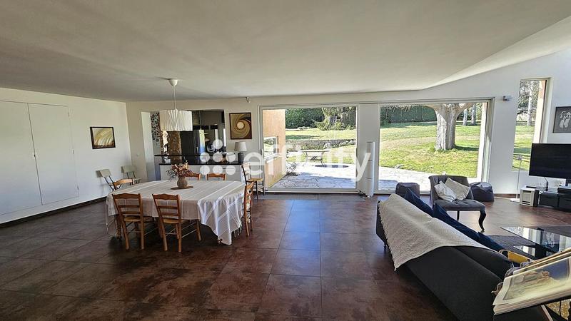 Maison - 280 m² - 11 pièces