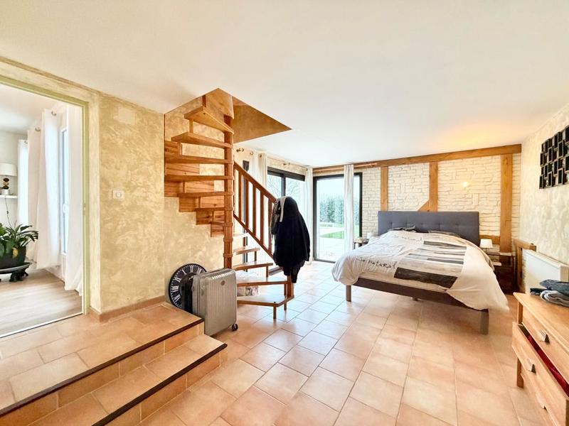 Maison - 210 m² - 7 pièces