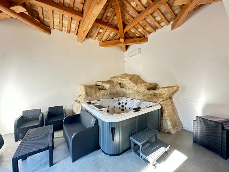 Maison - 300 m² - 8 pièces