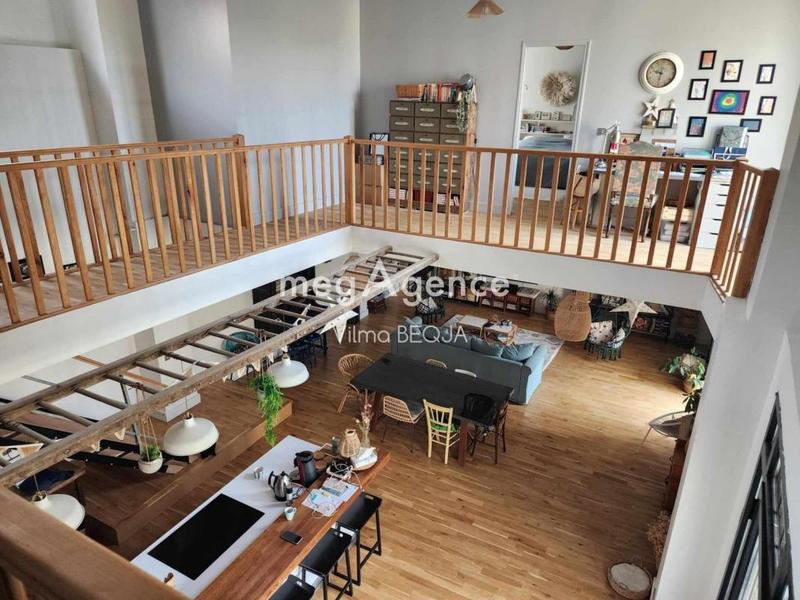 Maison - 400 m² - 6 pièces