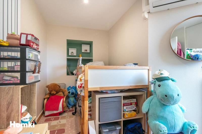 Studio - 99 m² - 4 pièces