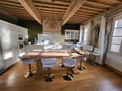 Maison - 220 m² - 6 pièces