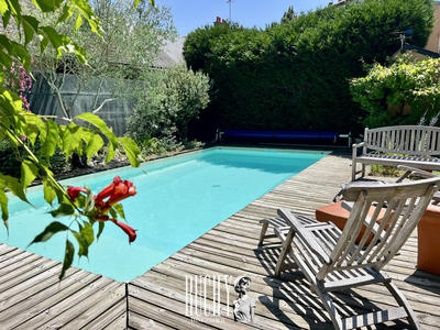 Maison - 250 m² - 8 pièces