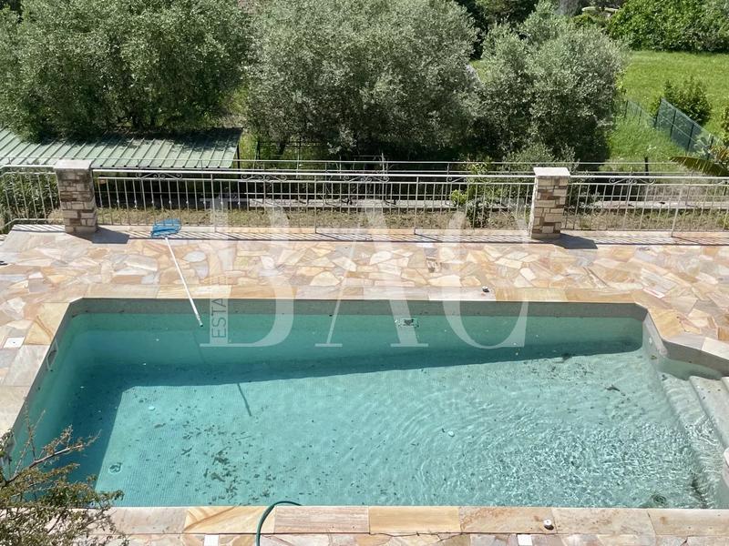 Villa - 350 m² - 7 pièces