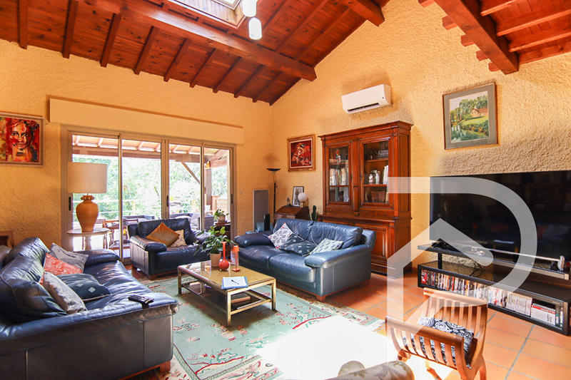 Maison - 208 m² - 7 pièces