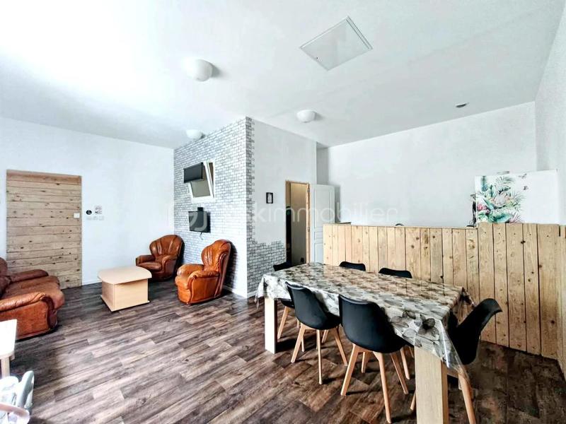 Maison en pierre - 244 m² - 10 pièces