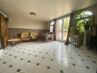 Maison - 93 m² - 8 pièces