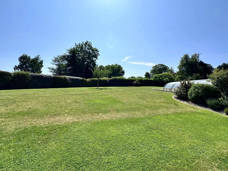 Maison - 261 m² - 10 pièces