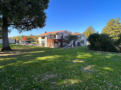 Maison - 209 m² - 6 pièces