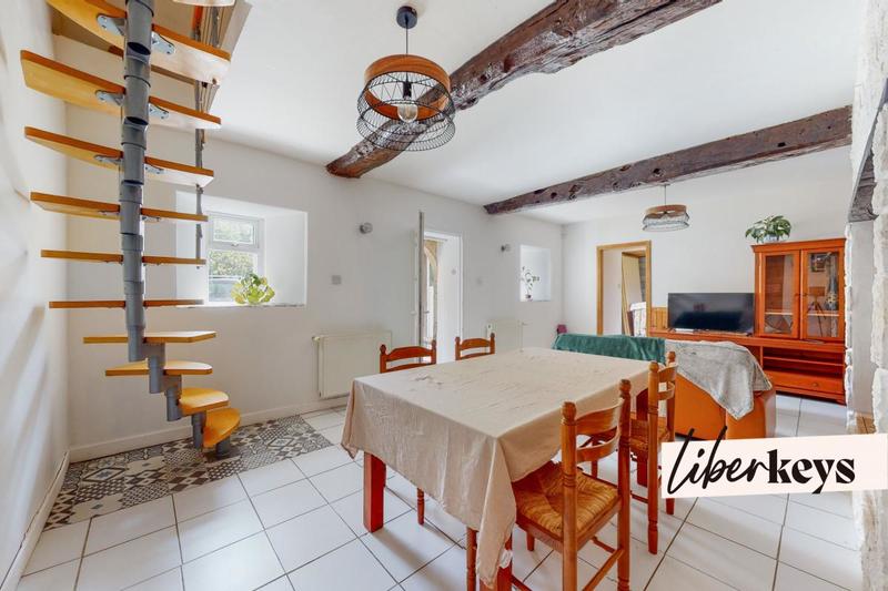 Propriété - 307 m² - 10 pièces