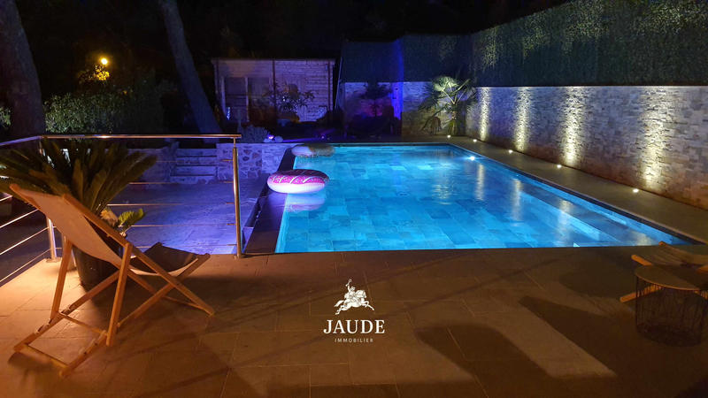 Maison - 270 m² - 10 pièces