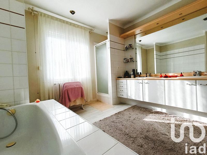 Maison - 210 m² - 6 pièces