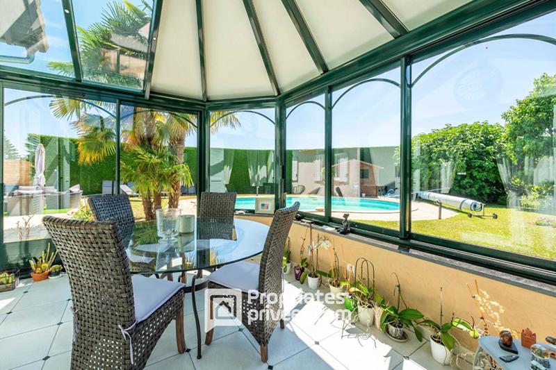 Maison - 190 m² - 8 pièces