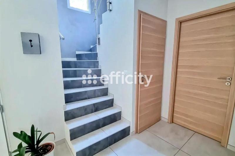 Villa - 185 m² - 8 pièces