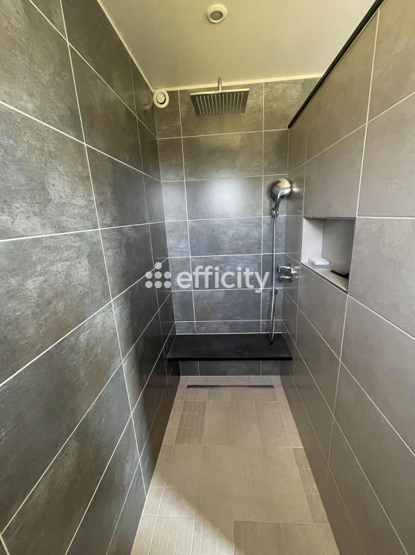 Maison - 195 m² - 5 pièces